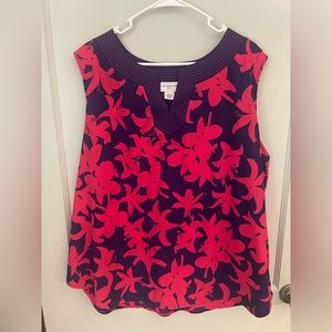 Women’s blouse silky and roomy. Color is navy and melon. Size 2x